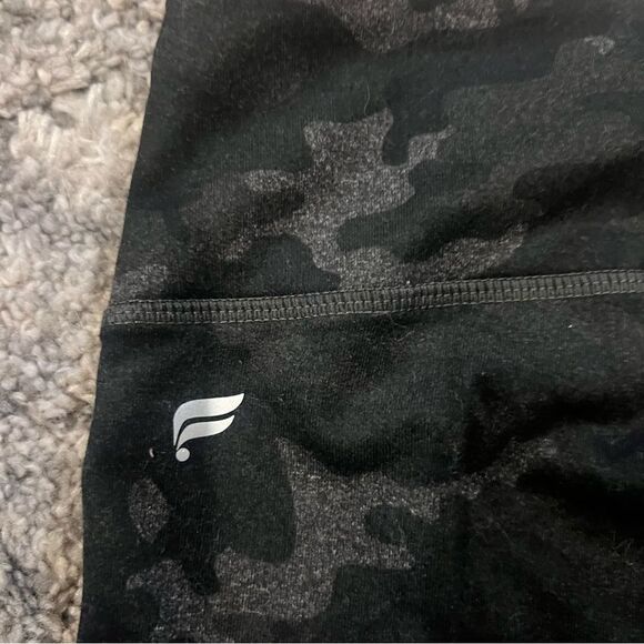 Fabletics women' MId-Rise Printed Heathered Legging size large - Picture 9 of 9